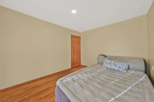 $660,000 | 21 Valleywood Drive, Huntington Station, NY 11746