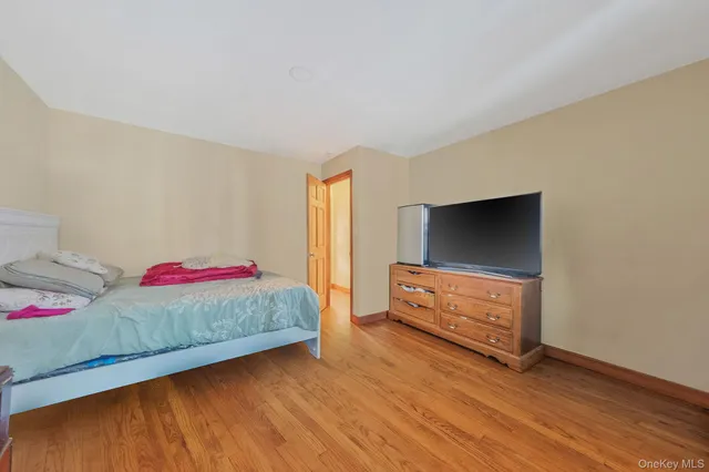 $660,000 | 21 Valleywood Drive, Huntington Station, NY 11746