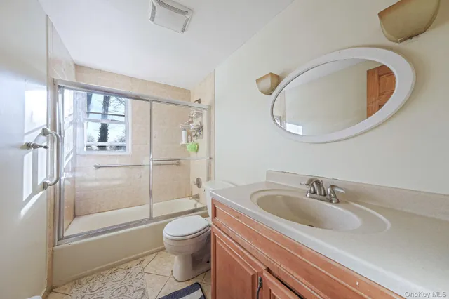 $660,000 | 21 Valleywood Drive, Huntington Station, NY 11746