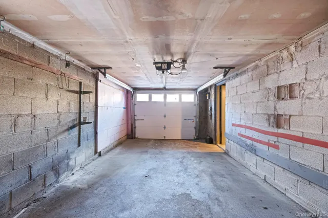 $660,000 | 21 Valleywood Drive, Huntington Station, NY 11746