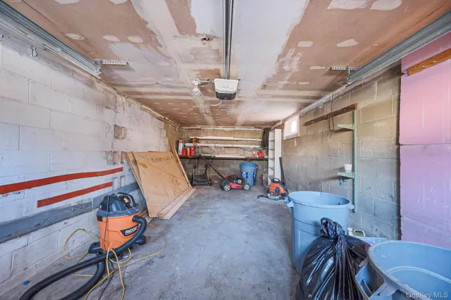 $660,000 | 21 Valleywood Drive, Huntington Station, NY 11746