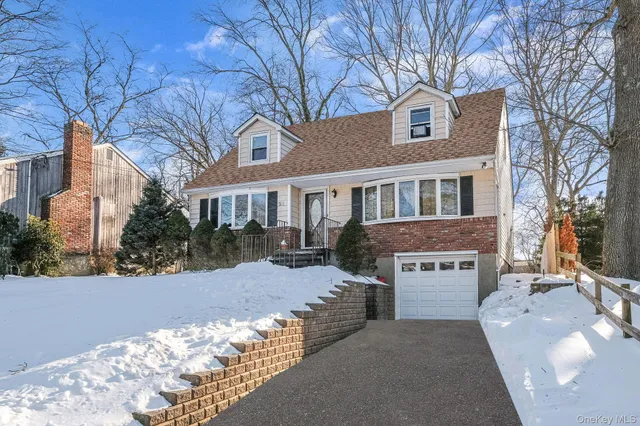 $660,000 | 21 Valleywood Drive, Huntington Station, NY 11746