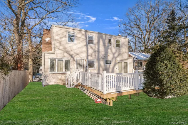 $660,000 | 21 Valleywood Drive, Huntington Station, NY 11746