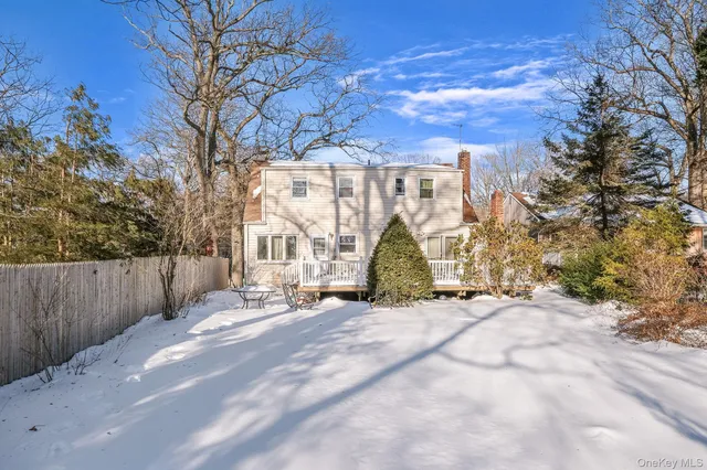 $660,000 | 21 Valleywood Drive, Huntington Station, NY 11746