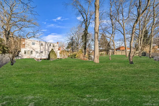 $660,000 | 21 Valleywood Drive, Huntington Station, NY 11746