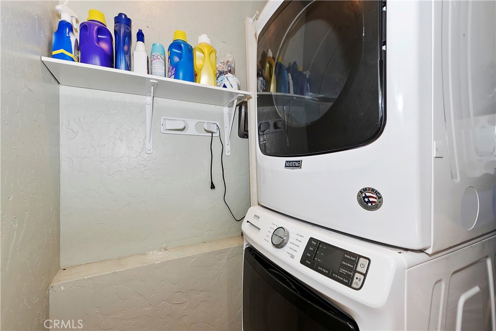 29591 Hook Creek Road Cedar Glen, CA 92321 - Photo 18 of 43 a utility room with dryer and washer
