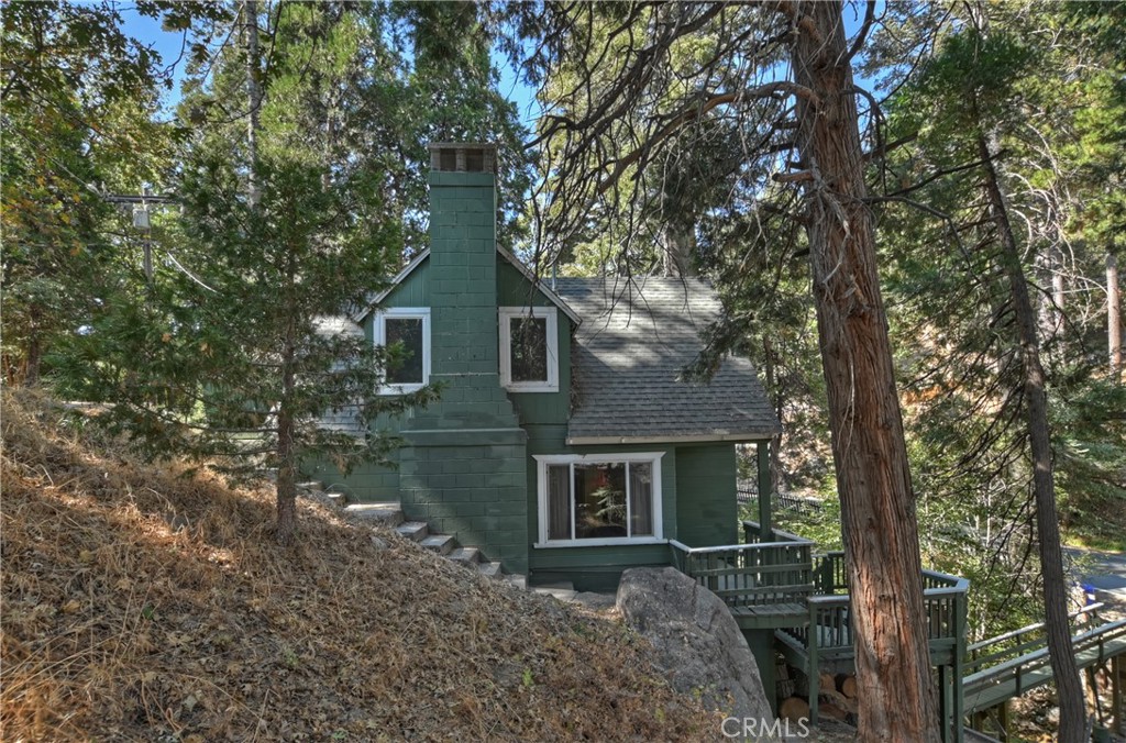 29591 Hook Creek Road Cedar Glen, CA 92321 - Photo 33 of 43 a front view of a house with garden
