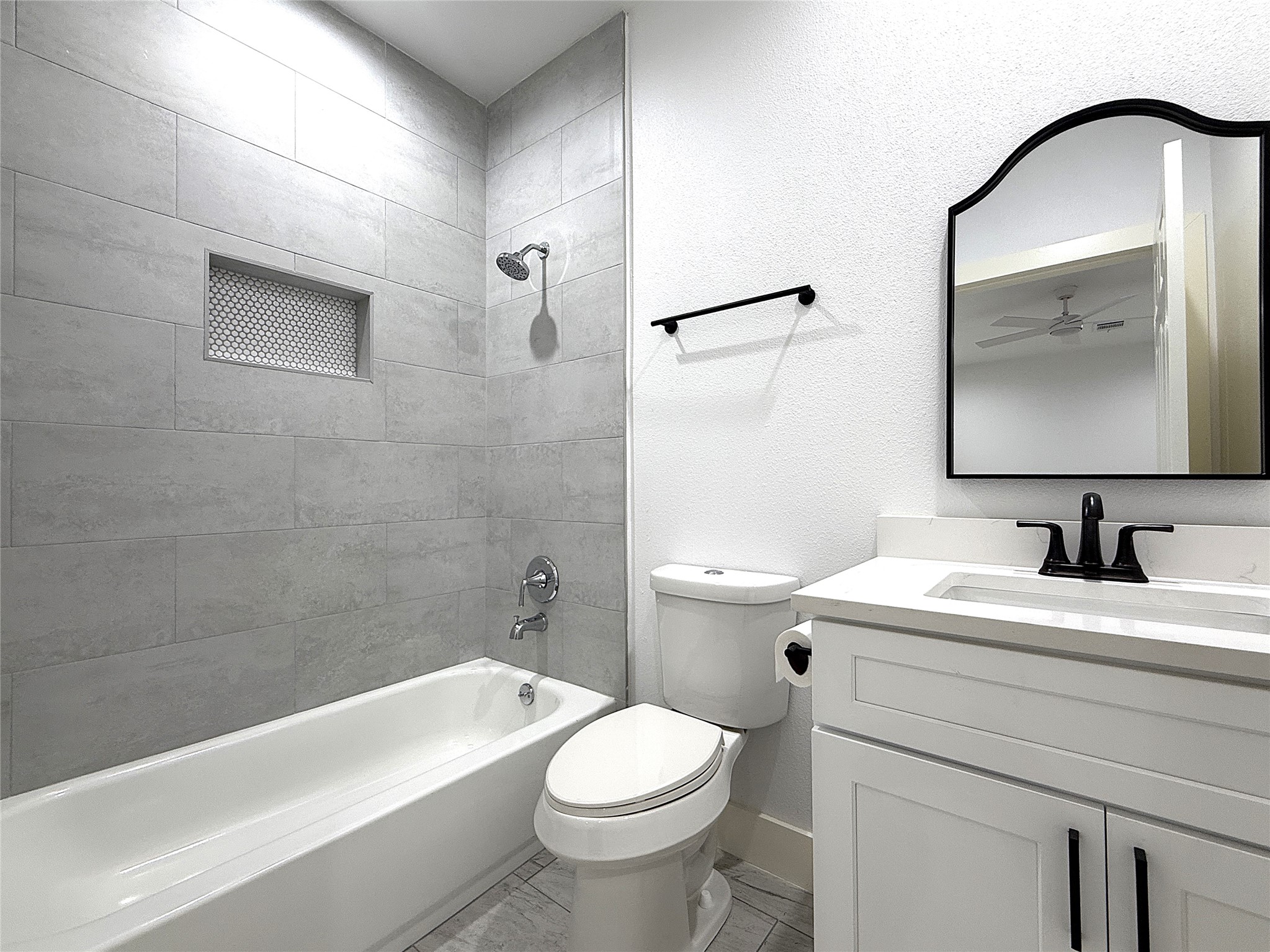 6708 Conley Street, Unit B Houston, TX 77021 - Photo 18 of 26 Primary bath