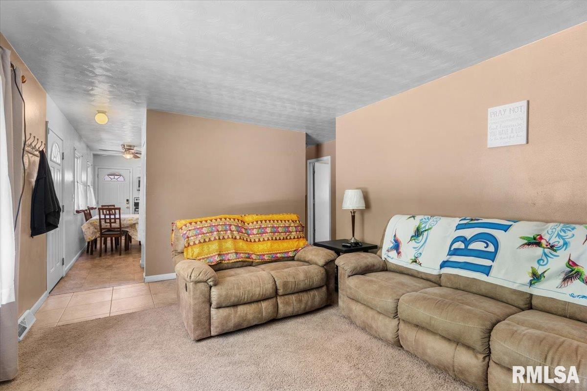 1757 Fairmont Drive Springfield, IL 62702 - Photo 6 of 24