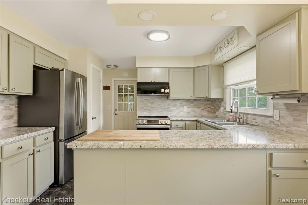 2015 Midland Road Bay City, MI 48706 - Photo 12 of 47 Gallery Image 12