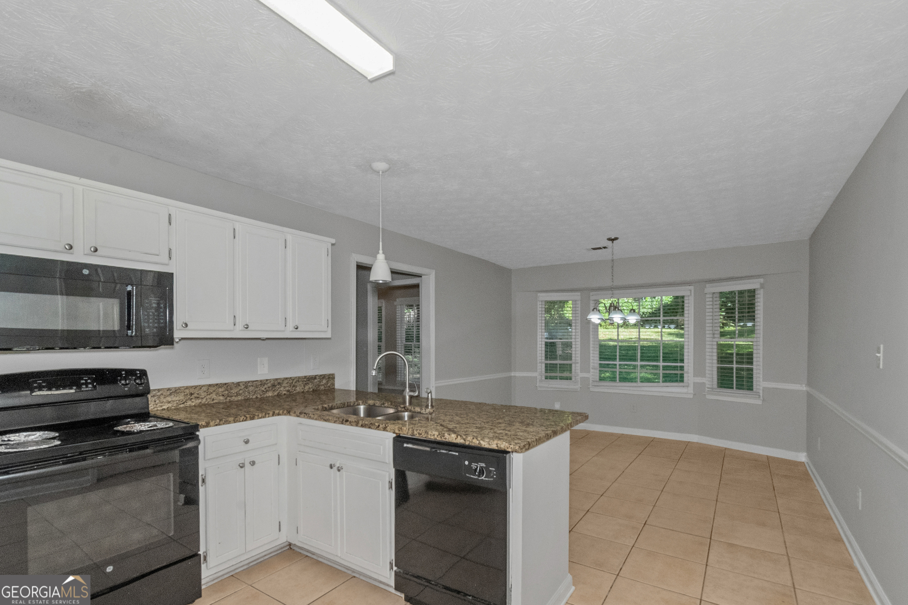 213 Robin Lane Stockbridge, GA 30281 - Photo 12 of 35