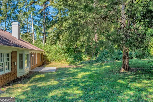 a view of a garden in front of a house