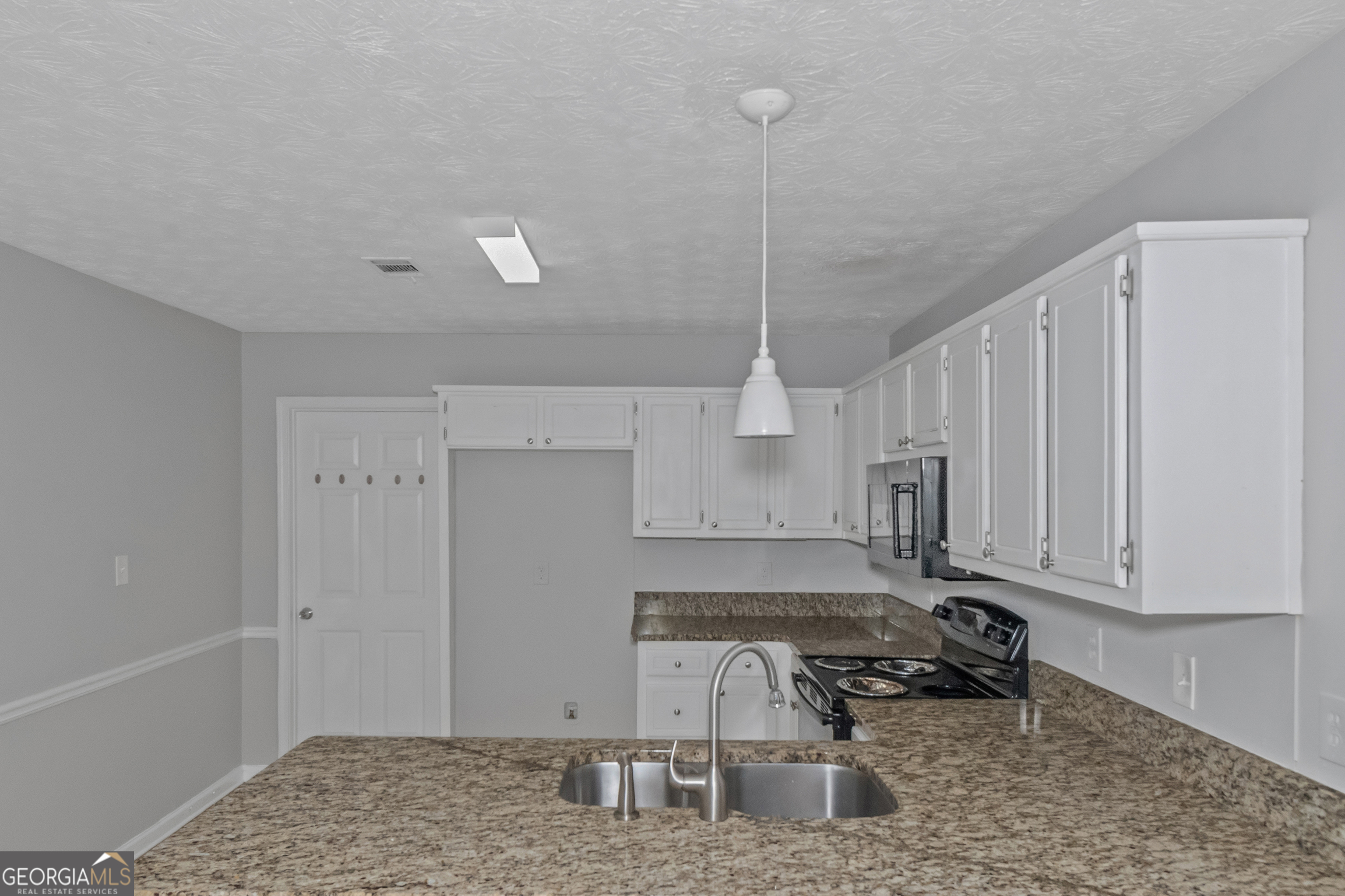 213 Robin Lane Stockbridge, GA 30281 - Photo 8 of 35