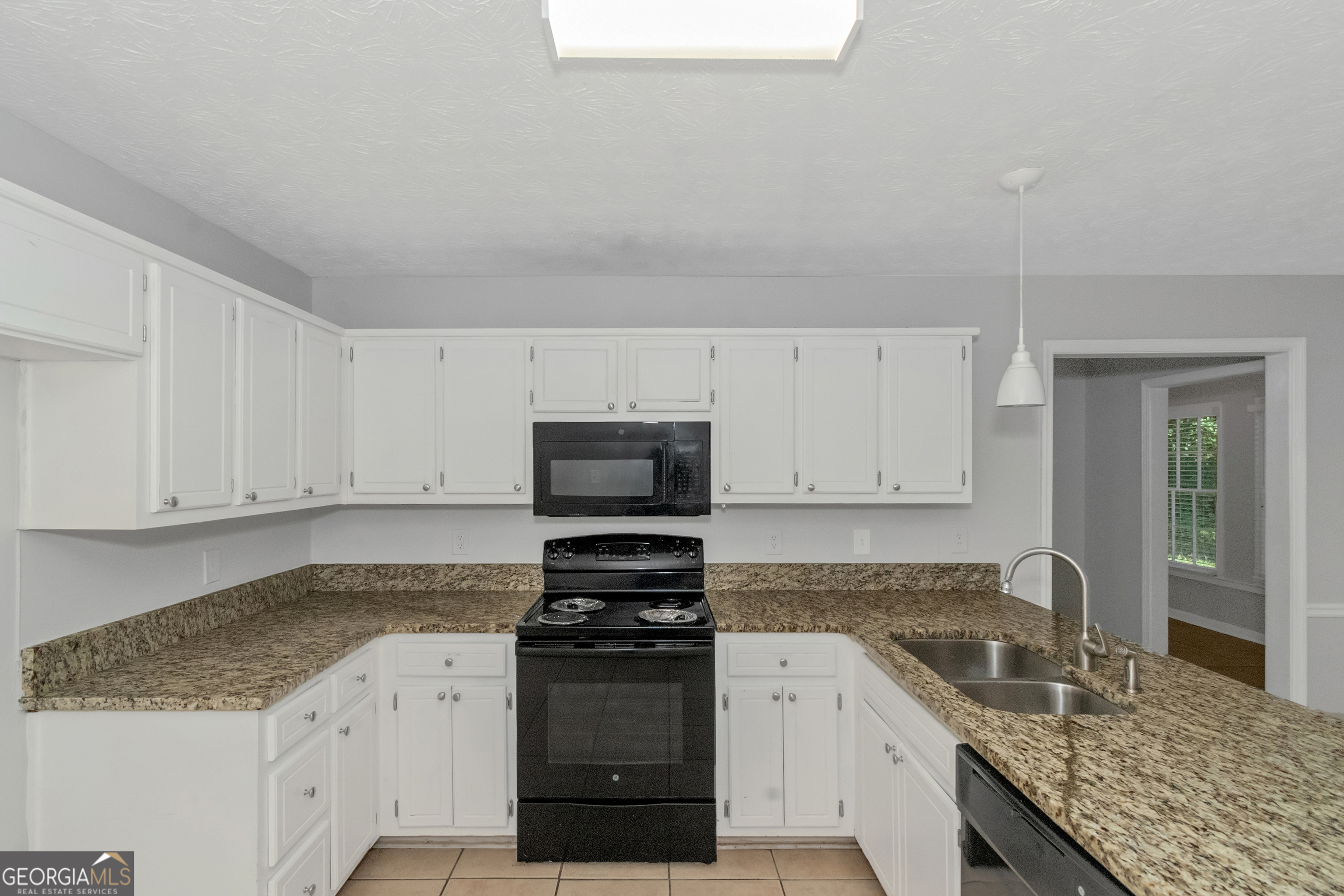 213 Robin Lane Stockbridge, GA 30281 - Photo 10 of 35