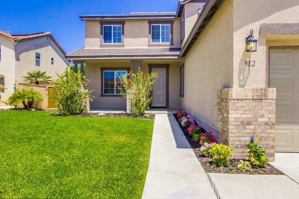 312 Natalie Way Fallbrook, CA 92028 - Photo 2 of 25