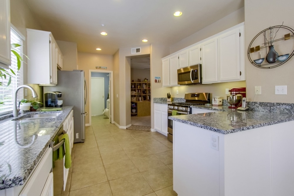 312 Natalie Way Fallbrook, CA 92028 - Photo 11 of 25