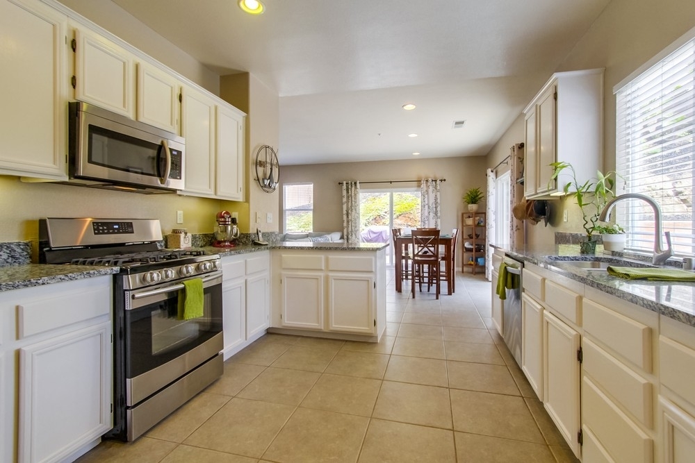 312 Natalie Way Fallbrook, CA 92028 - Photo 12 of 25