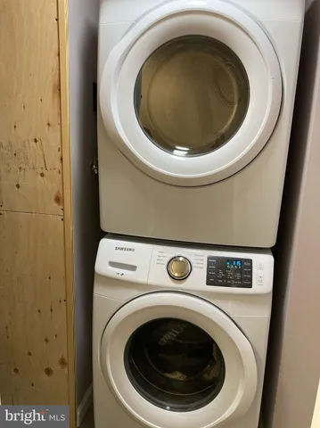 a close up view of washer and dryer