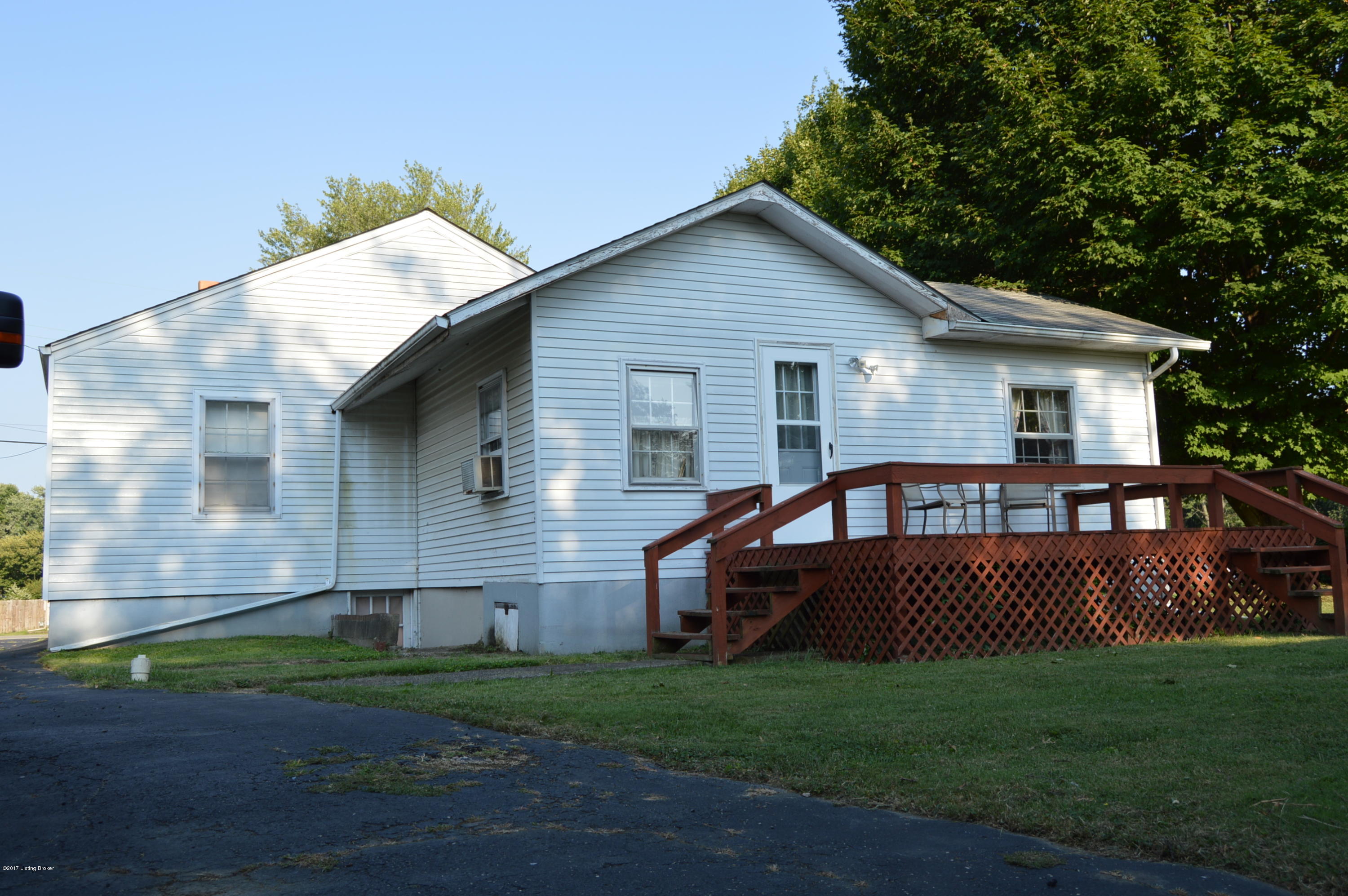 4740 Dover Road Louisville, KY 40216 - Photo 2 of 21 Back View