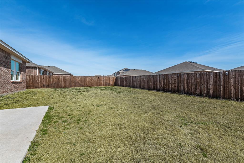 2544 Sanders Crk Road Glenn Heights, TX 75154 - Photo 19 of 20 a view of a backyard