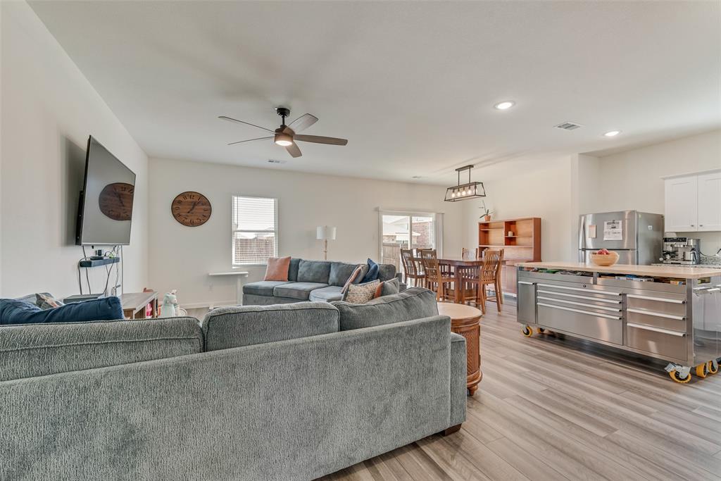 2544 Sanders Crk Road Glenn Heights, TX 75154 - Photo 6 of 20 a living room with kitchen island furniture and a wooden floor