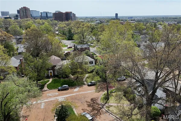 $499,000 | 8069 Teasdale Avenue, University City, MO 63130