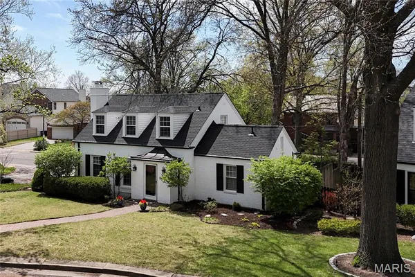$499,000 | 8069 Teasdale Avenue, University City, MO 63130