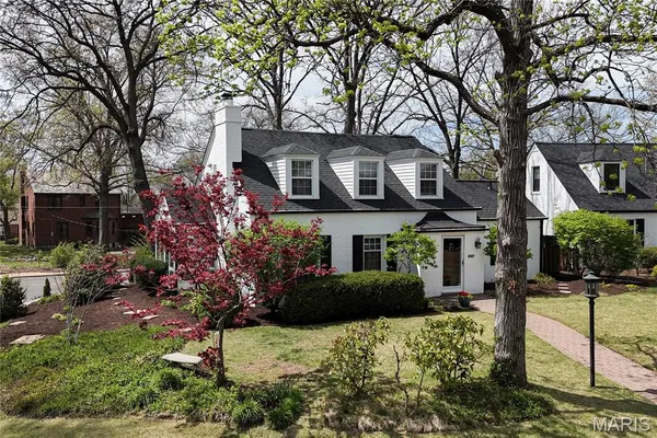 $499,000 | 8069 Teasdale Avenue, University City, MO 63130