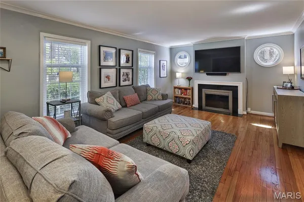 $499,000 | 8069 Teasdale Avenue, University City, MO 63130
