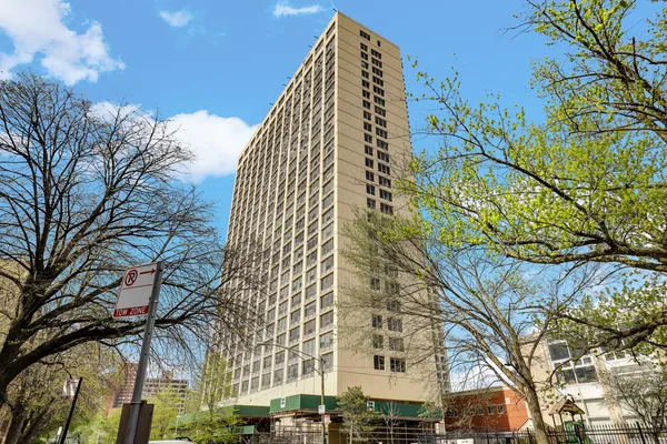 $299,900 | 5201 South Cornell Avenue, Unit 27D, Chicago, IL 60615