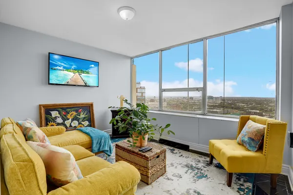 $299,900 | 5201 South Cornell Avenue, Unit 27D, Chicago, IL 60615