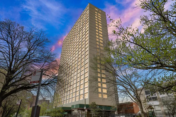 $299,900 | 5201 South Cornell Avenue, Unit 27D, Chicago, IL 60615
