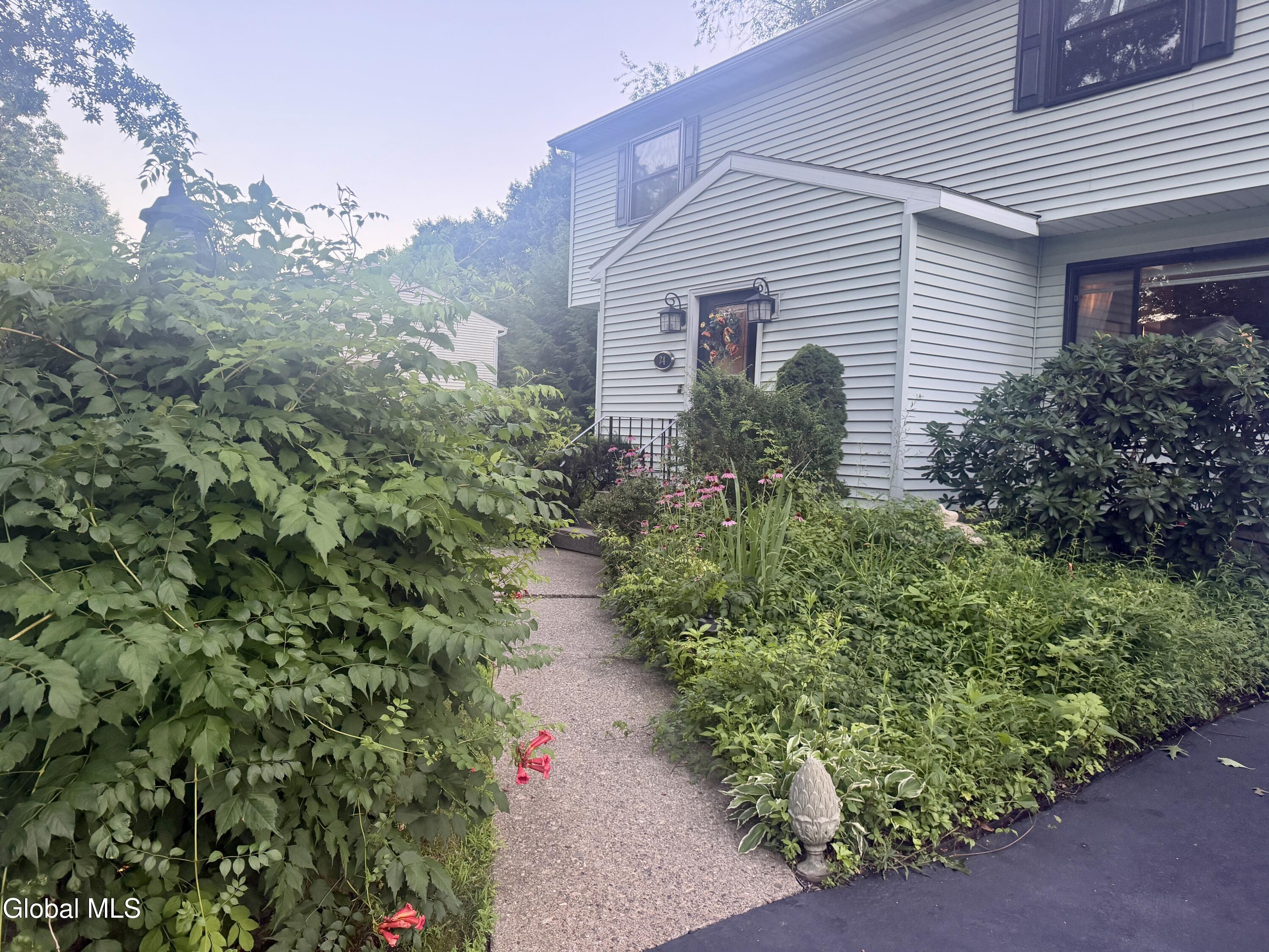 34 Henderson Road, Unit A Bethlehem, NY 12077 - Photo 2 of 20 IMG_2425