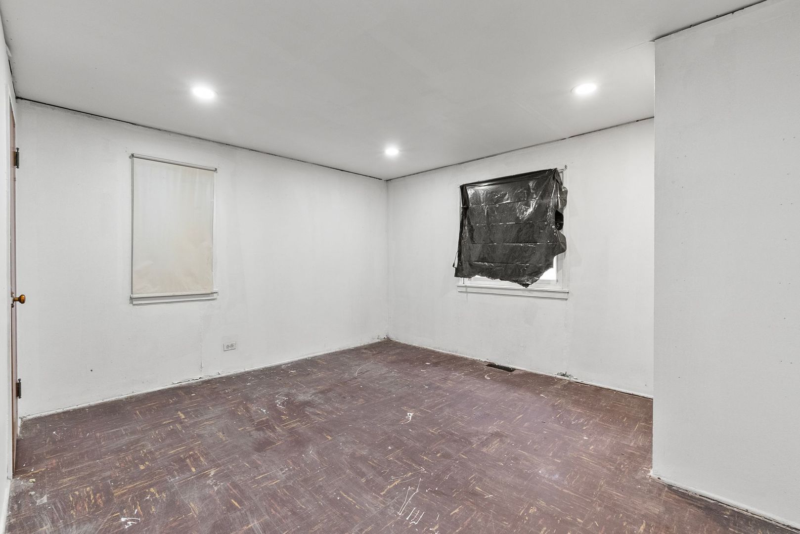 7911 45th Street Lyons, IL 60534 - Photo 8 of 22 a view of an empty room