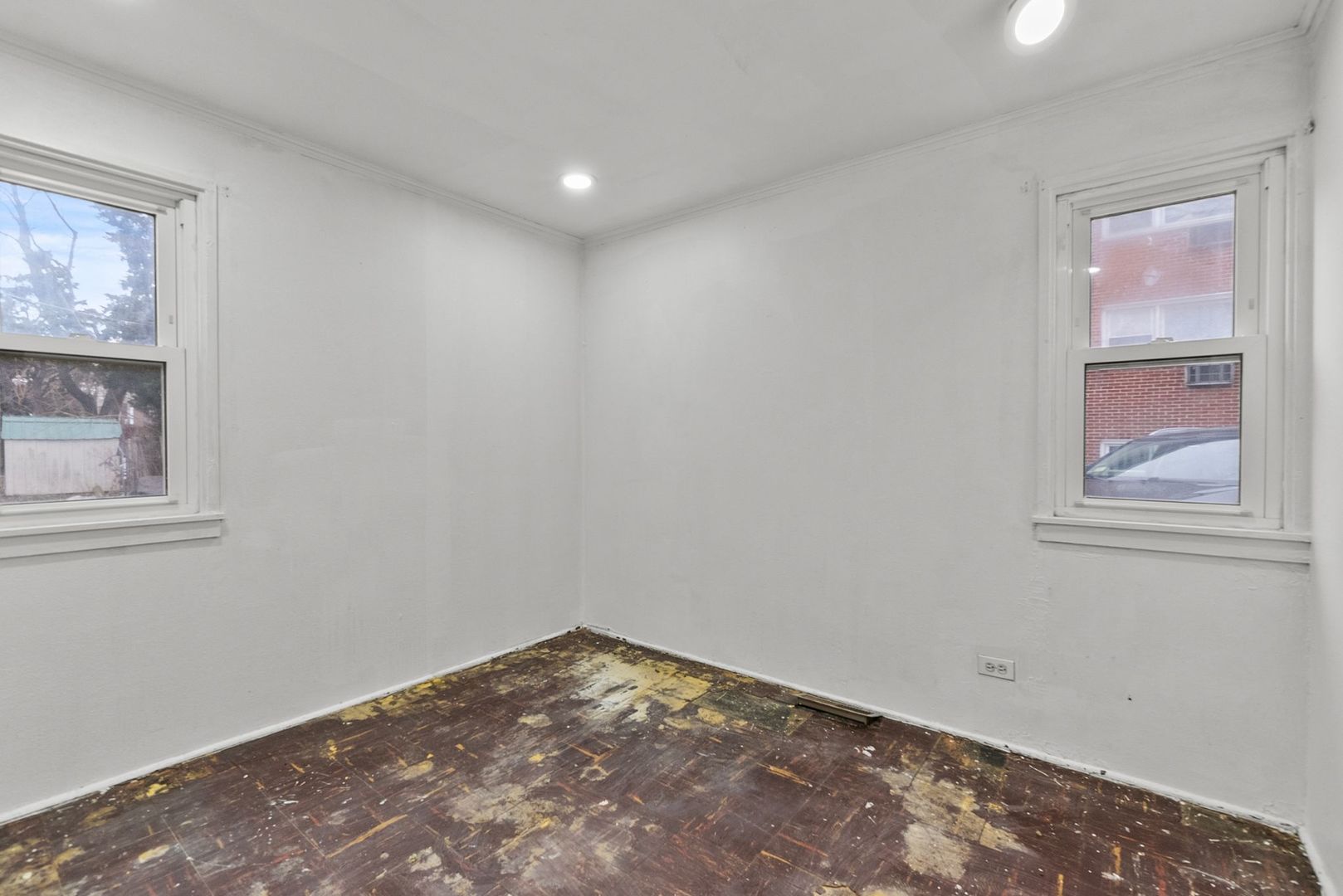 7911 45th Street Lyons, IL 60534 - Photo 9 of 22 a view of empty room with windows