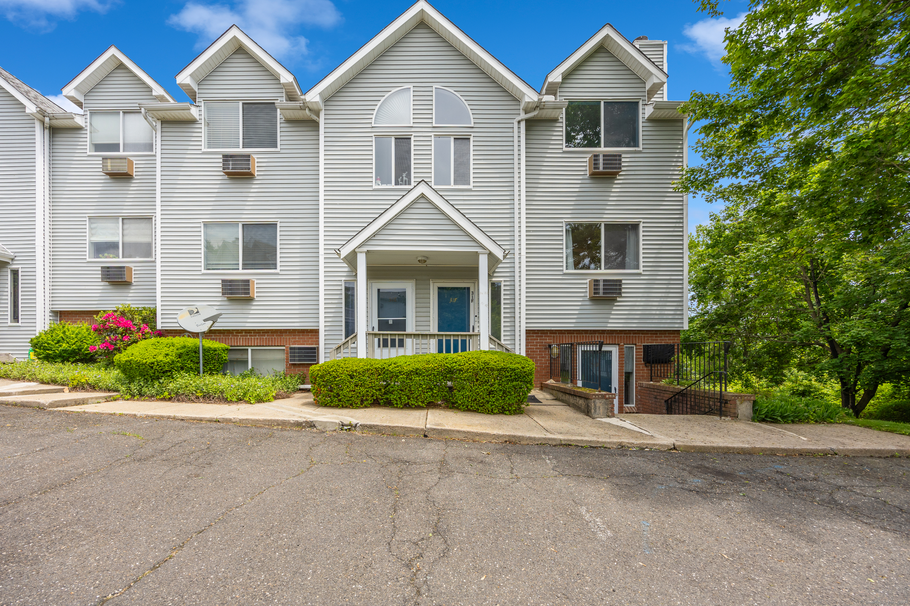 925 Oronoke Road, Unit 31F Waterbury, CT 06708 - Photo 1 of 1 Gallery Image 1