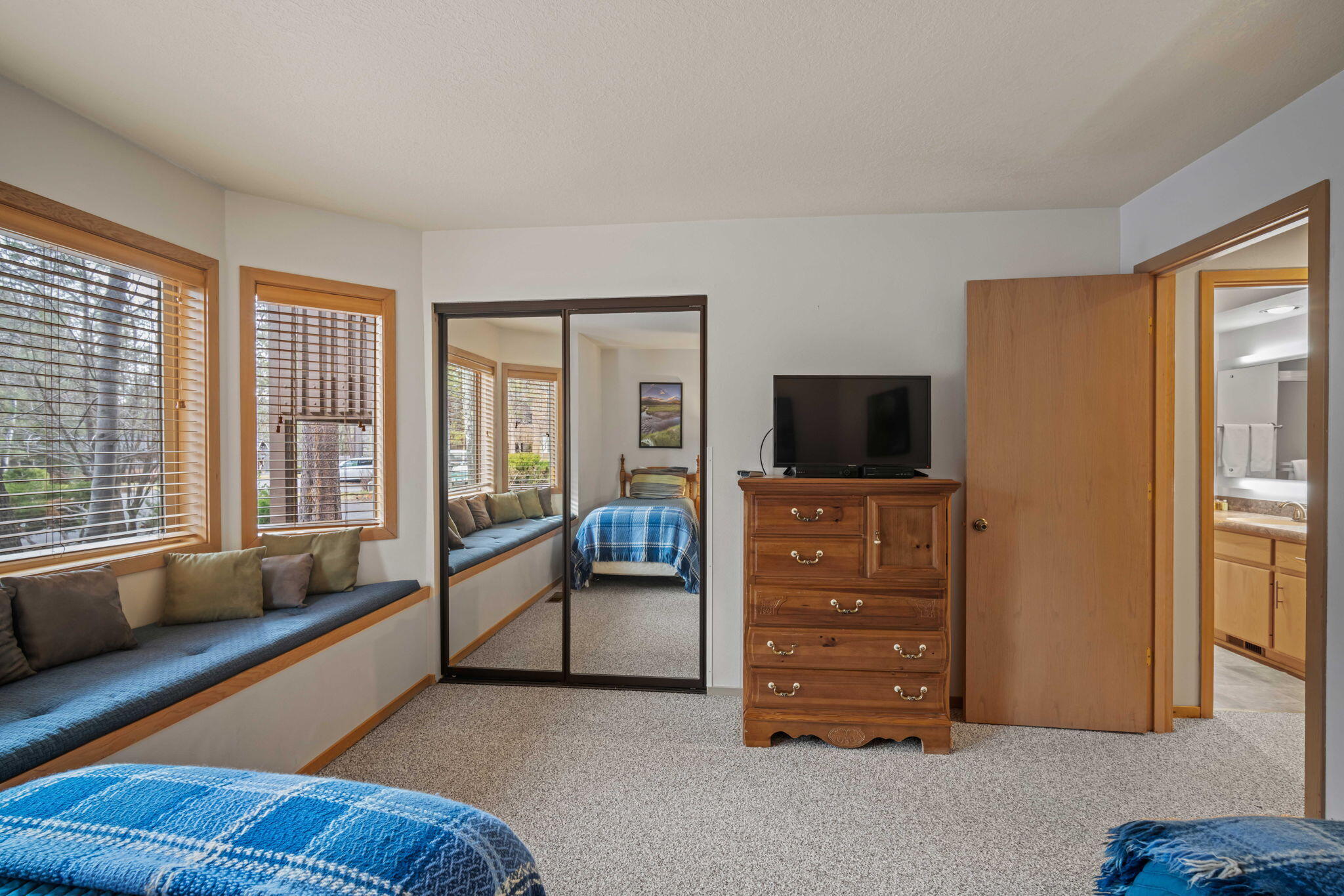 57383 Beaver Ridge Loop, Unit 35D Sunriver, OR 97707 - Photo 5 of 12 22-web-or-mls-35 Ridge Condo-22