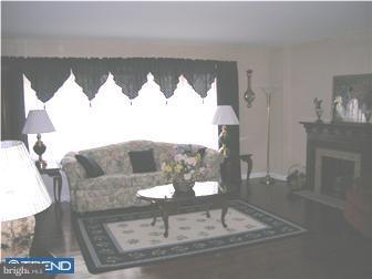 11714 Corry Road Philadelphia, PA 19154 - Photo 2 of 10 Living Room