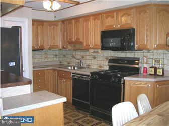 11714 Corry Road Philadelphia, PA 19154 - Photo 4 of 10 Kitchen