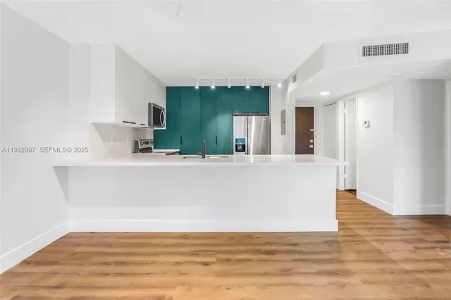 $2,200 | 2801 Northeast 183rd Street, Unit 315W, Aventura, FL 33160