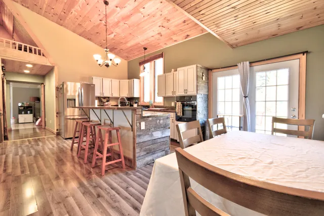 $385,000 | 323 South Truhn Road, Fowlerville, MI 48836