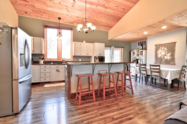 $385,000 | 323 South Truhn Road, Fowlerville, MI 48836