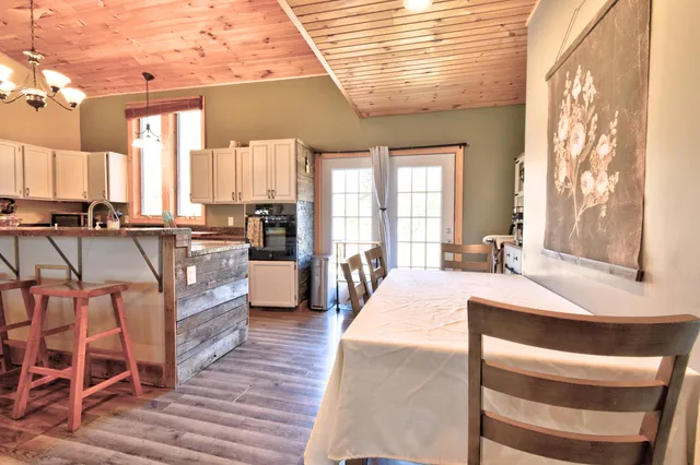 $385,000 | 323 South Truhn Road, Fowlerville, MI 48836