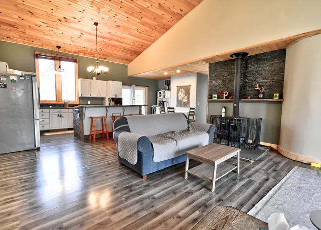 $385,000 | 323 South Truhn Road, Fowlerville, MI 48836