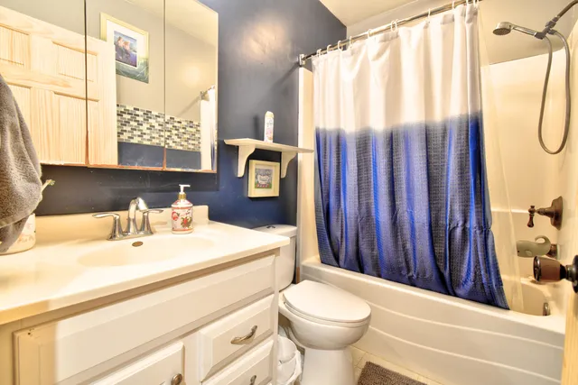 $385,000 | 323 South Truhn Road, Fowlerville, MI 48836