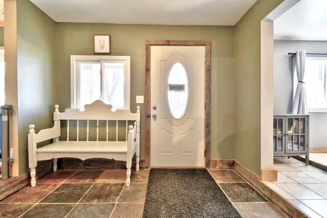 $385,000 | 323 South Truhn Road, Fowlerville, MI 48836