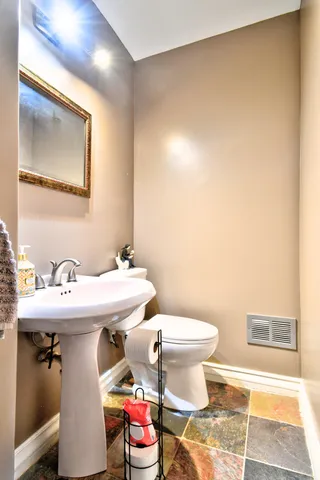 $385,000 | 323 South Truhn Road, Fowlerville, MI 48836