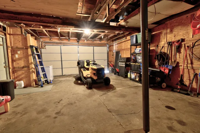 $385,000 | 323 South Truhn Road, Fowlerville, MI 48836