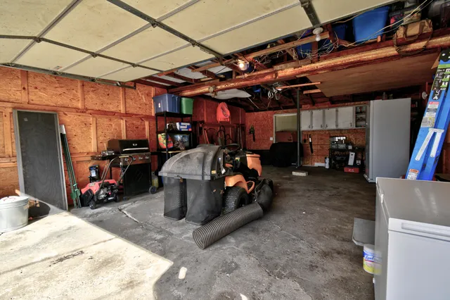 $385,000 | 323 South Truhn Road, Fowlerville, MI 48836