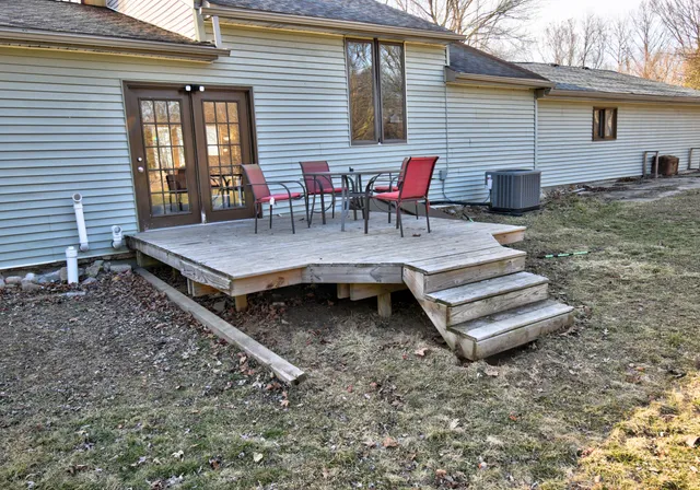 $385,000 | 323 South Truhn Road, Fowlerville, MI 48836